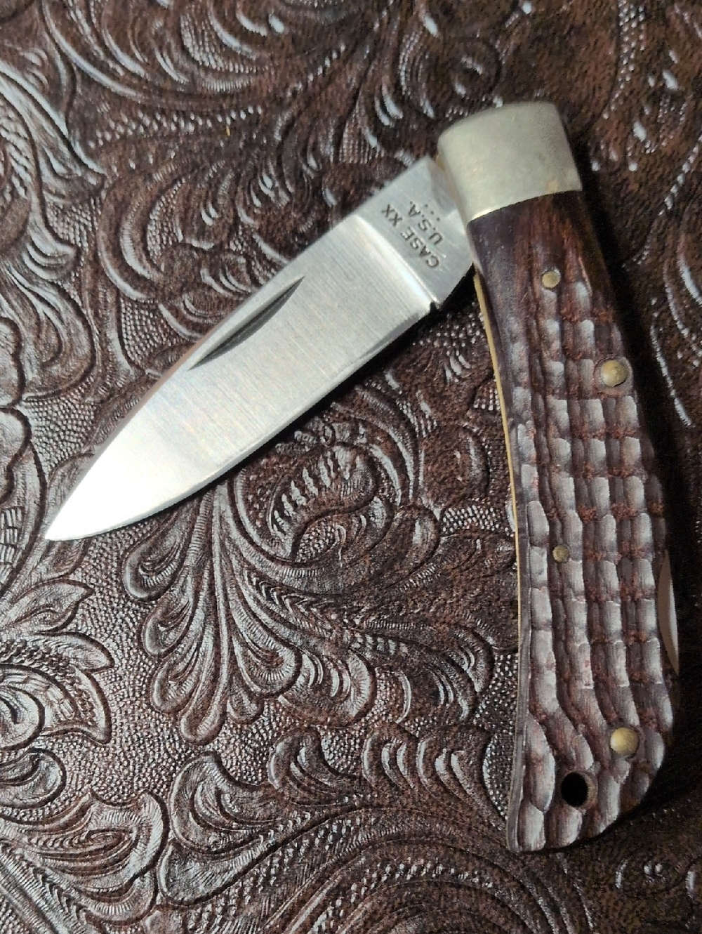 Brown Wood Handle Pocket Knife - Classic Folding Blade